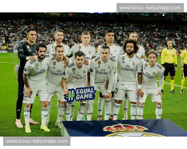 欧洲之巅的红蓝与纯白：当巴萨碰上皇马，欧冠赛场如何书写不朽神话？